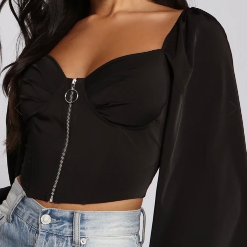 Black zip up crop
